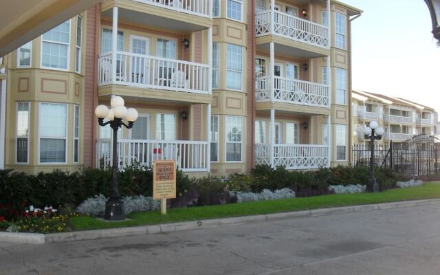 The Victorian Condo by AB Sea