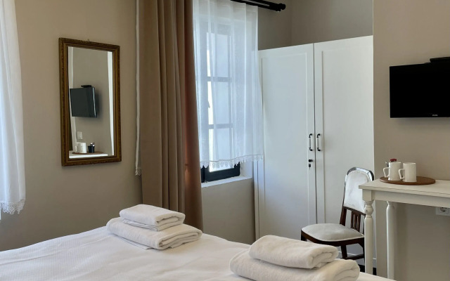 1870 Tas Konak Otel Sanat Sokagi