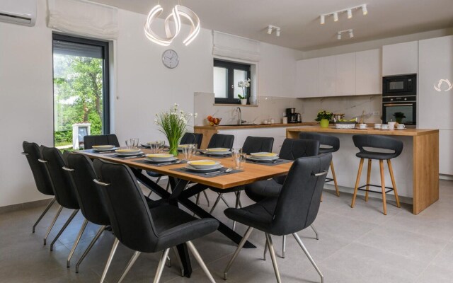 Stunning Home in Prodol With Outdoor Swimming Pool, Wifi and 4 Bedrooms
