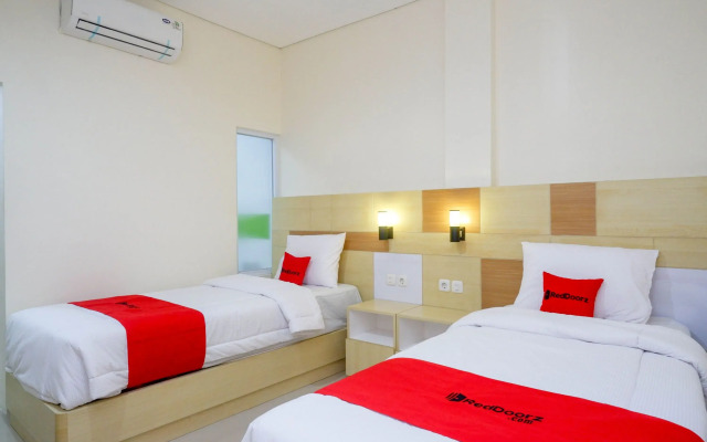 Reddoorz Near Pasar Gede Solo