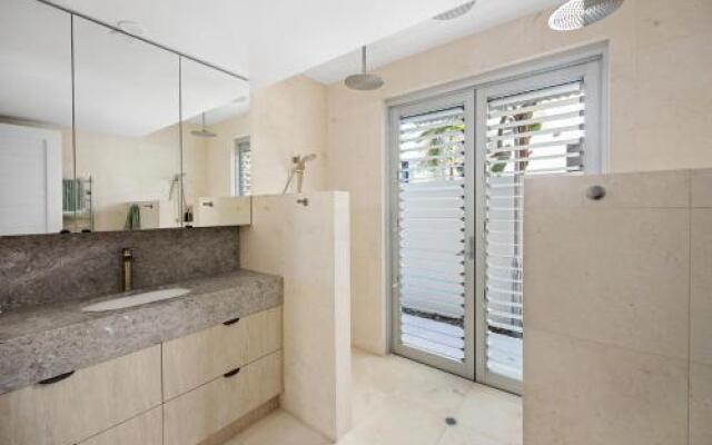 12 Noosa Parade