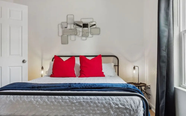 Your Amazing 3BR 2BA Downtown Delight