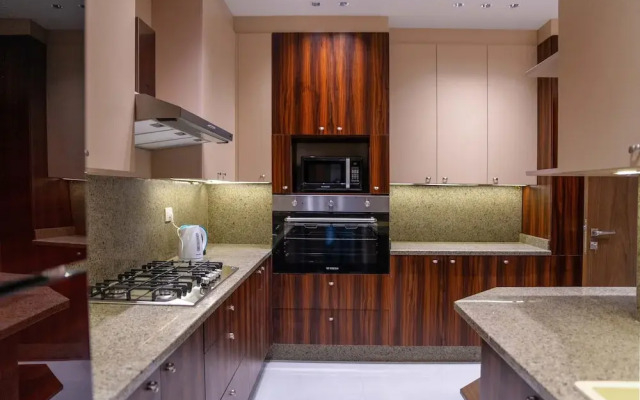 89B-106  Lake View Residence