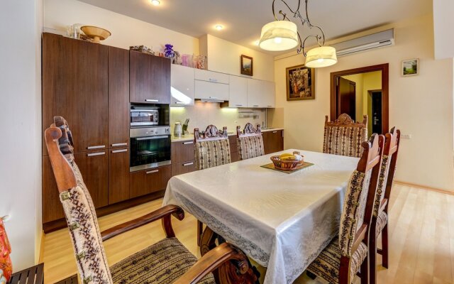 Home4day Spacious loft in the heart of Petersburg