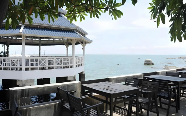 Bangsaen Villa Hotel (SHA Extra Plus)