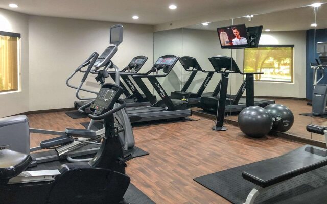 Comfort Suites NW Dallas Near Love Field