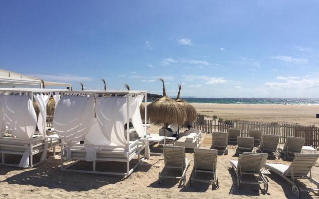 2204-Luxury apt on the beach,new,on duquesa port!