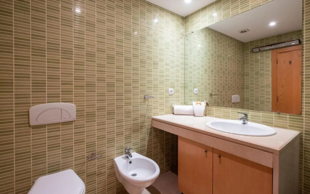 #069 Stunning Flat Near New Town w Pool View