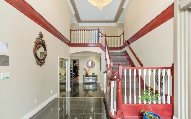 Gorgeous Mansion with Garden View by Elevate Rooms