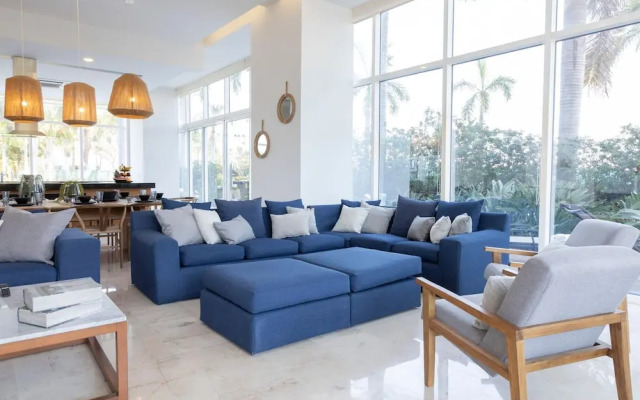 Spectacular Beachfront Garden House at Tres Mares