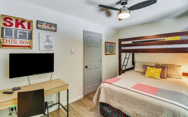 Walk to Town & Slopes: Riverfront Breckenridge Gem