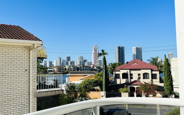 Modern Apartment in Chevron Island