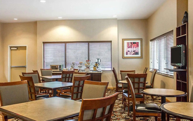 Holiday Inn Cheshire - Southington by IHG