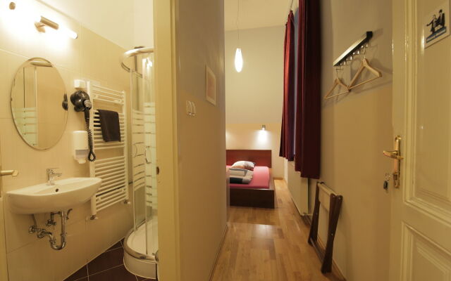 Maverick Hostel & Ensuites