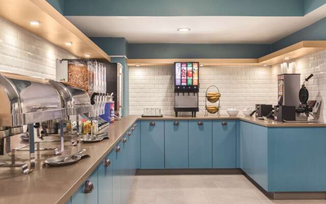 Country Inn & Suites by Radisson Erie