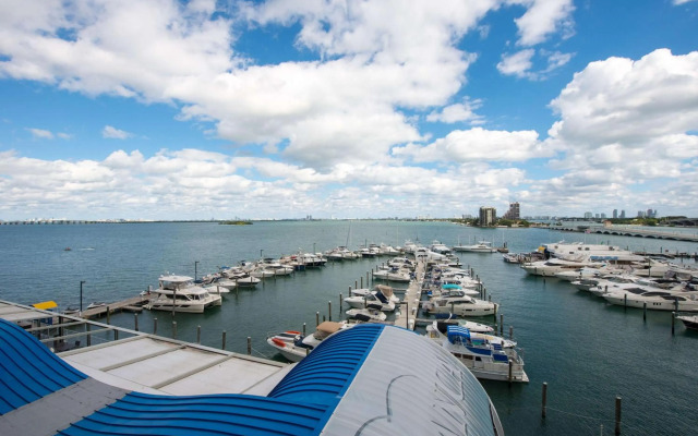 DoubleTree by Hilton Grand Hotel Biscayne Bay