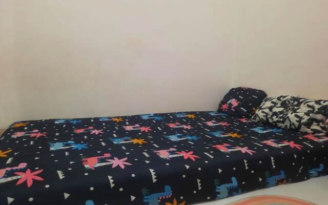 OYO Life 93160 Kost Jenny Karawang