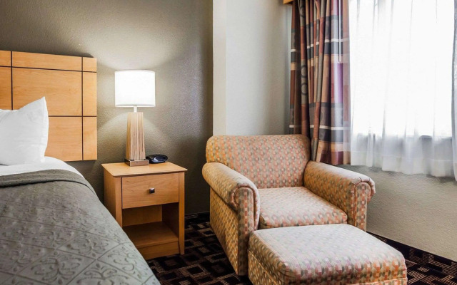 Quality Inn & Suites Des Moines Airport