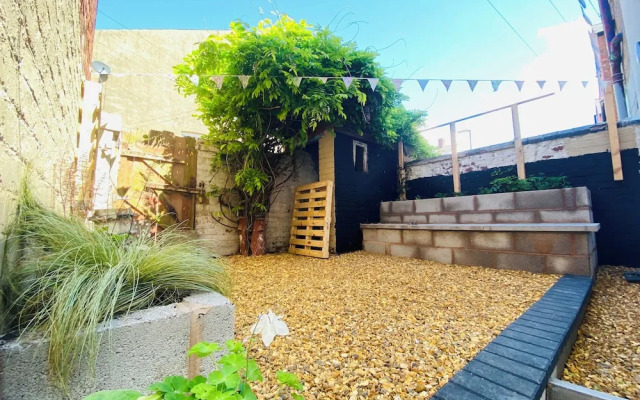 Blackpool - 4 Beds - Sleeps 10 - Pet Friendly