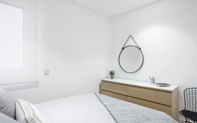 Velazquez Apartments by FlatSweetHome