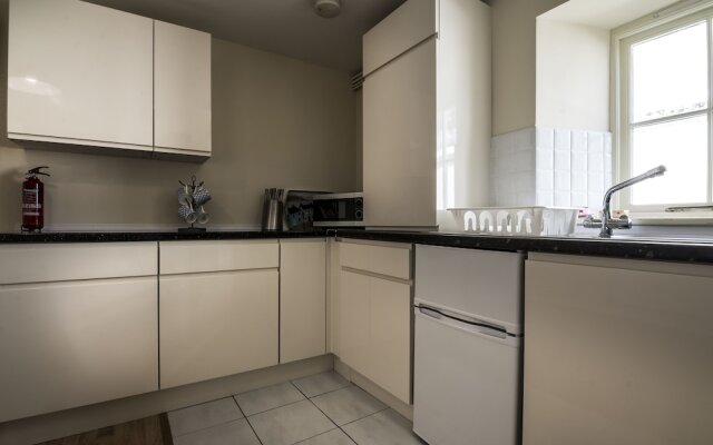 The Sail, Two Bedroom Apartment - Tenby