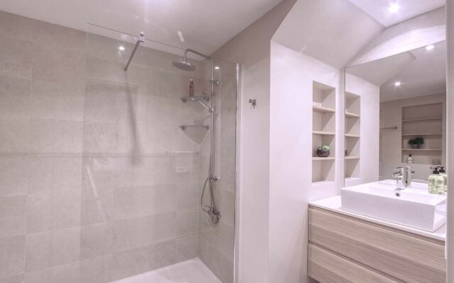 1152 Beachfront 2 Family Apartments 6 Bedr. Sleeps 15