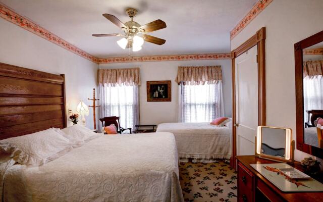 Antoinette's Apartments & Suites