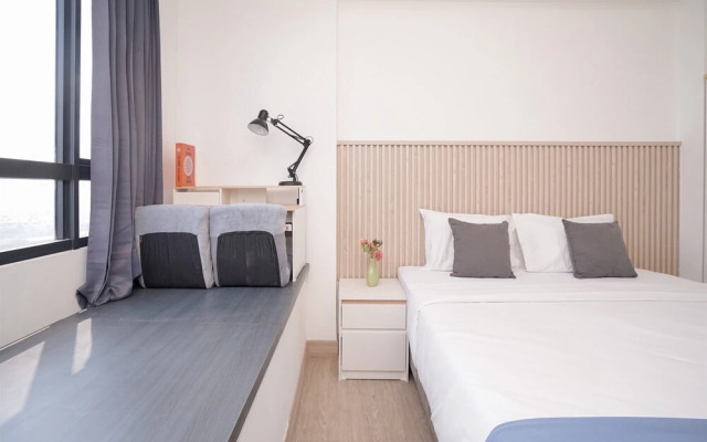 Warm Cozy Studio Room at Collins Boulevard Apartment