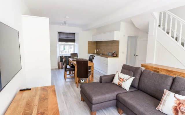 8 Waterhead Terrace