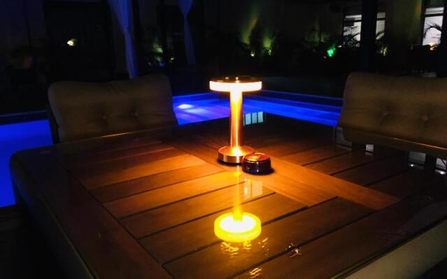 T E L E By Summerset Continental Hotel