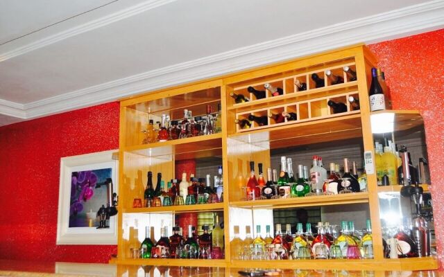 Ne-Yo Hotel and Suites