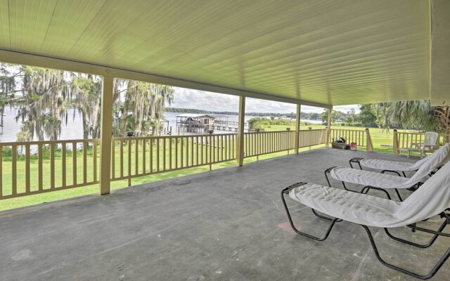 Waterfront Welaka Escape w/ Private Docks!