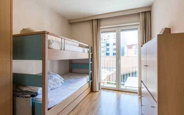 Apartment Near Seawall With sea View