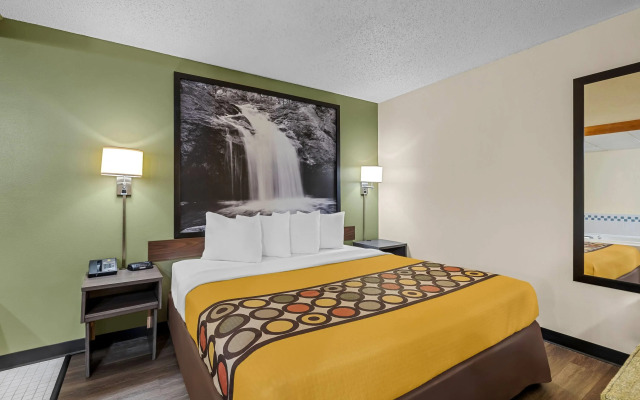 Super 8 by Wyndham Watertown WI