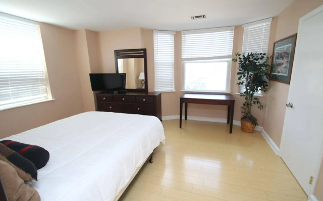 Renaissance Properties - 2135 Walnut