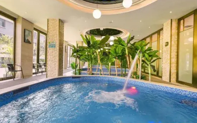 Lvbao Lezhi Hot Spring Hotel