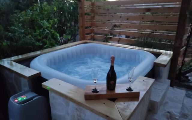 Studio Dar-Sunce with jacuzzi