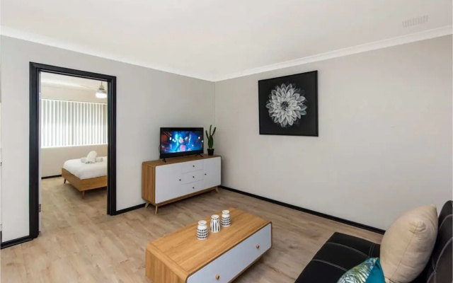 Peaceful South Perth Home near Perth Center – Guest Rooms – Perth