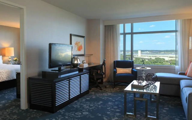Renaissance Arlington Capital View Hotel