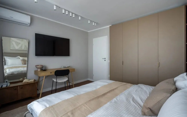 Views of all the Palaces 2BR Stunner