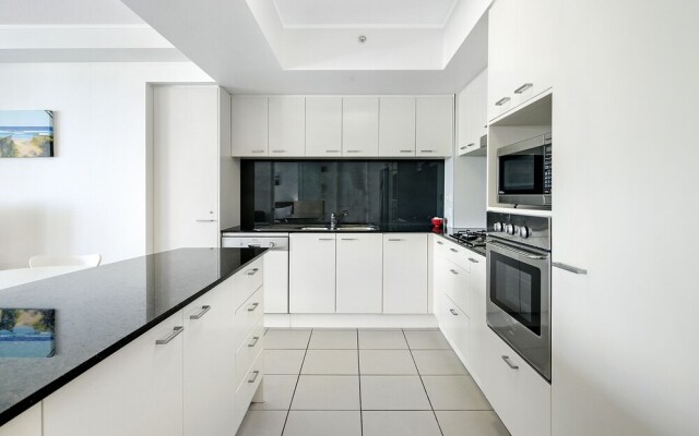 Broadbeach on the Park 2 Bedroom Apartment