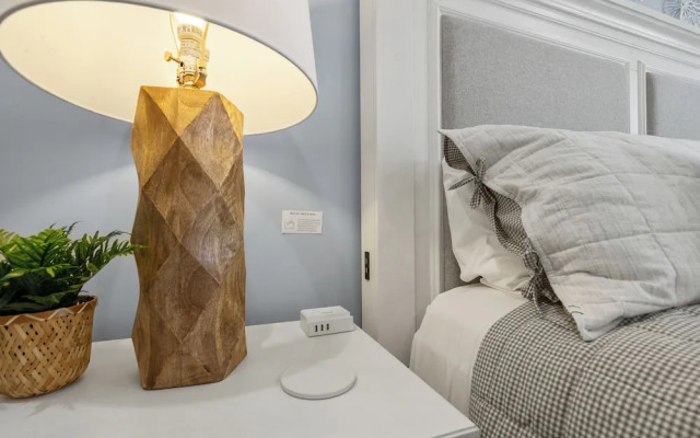 Escape to Sand Dollar Holler: Coastal Retreat, 3 Beds, 2.5 Baths, Sleeps 10!