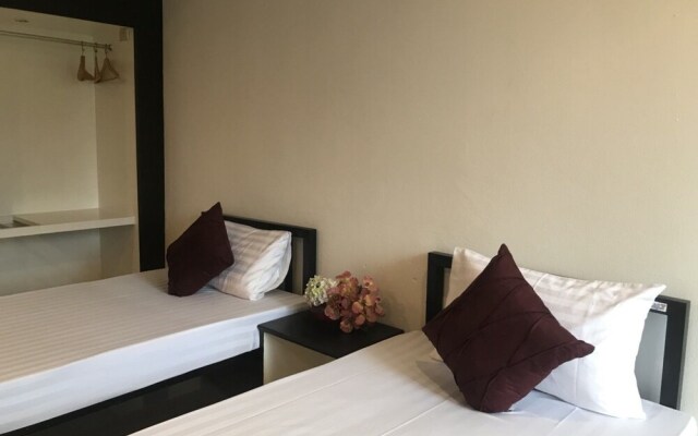 Sawatdeeluck - Hostel