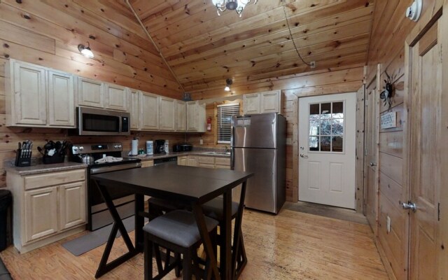 Pleasant Hollow 2 Bedroom Cabin by Redawning