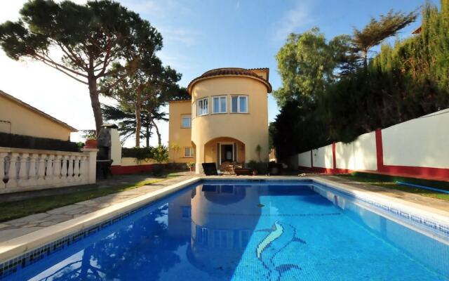 Suitur Casa con piscina y vistas al mar