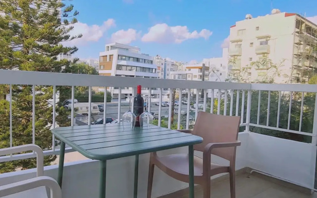 83 Lim3 - Stay Sunlit Apartment