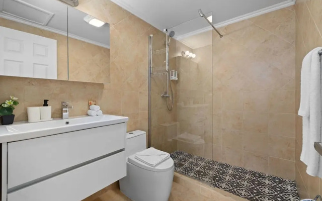 Upscale Gated Community Oasis Close to the Beach
