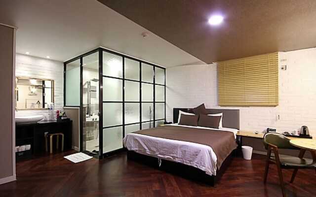 Hotel 385