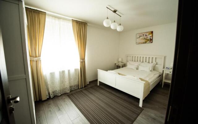 Montana Popa Boutique Studio