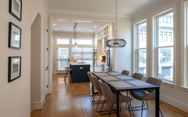 Capitol Hill - Four Bedroom TownHouse